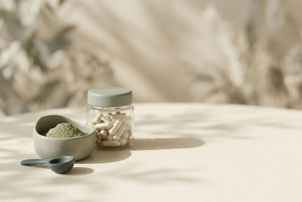 Professional header image for comparison analysis: Kratom Capsules vs Powder: Which Format Should UK Buyers ...